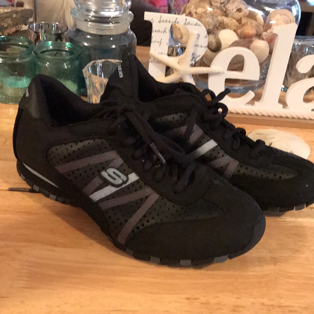 Skechers black